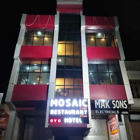 Oyo Mosaic Hotel And Restaurant Gonda Exteriér fotografie