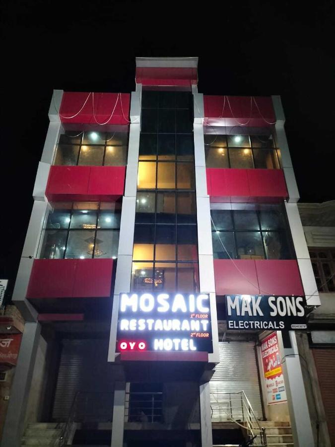 Oyo Mosaic Hotel And Restaurant Gonda Exteriér fotografie