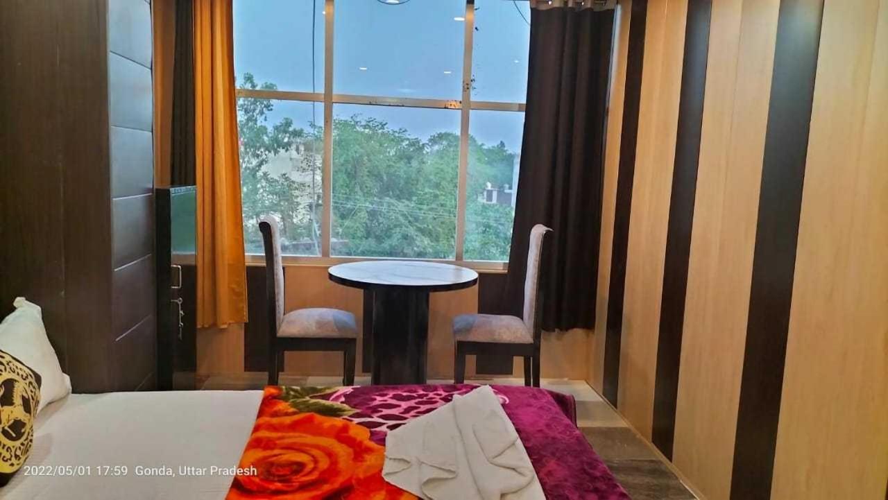 Oyo Mosaic Hotel And Restaurant Gonda Exteriér fotografie